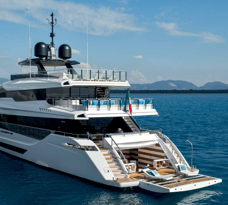 superyacht m